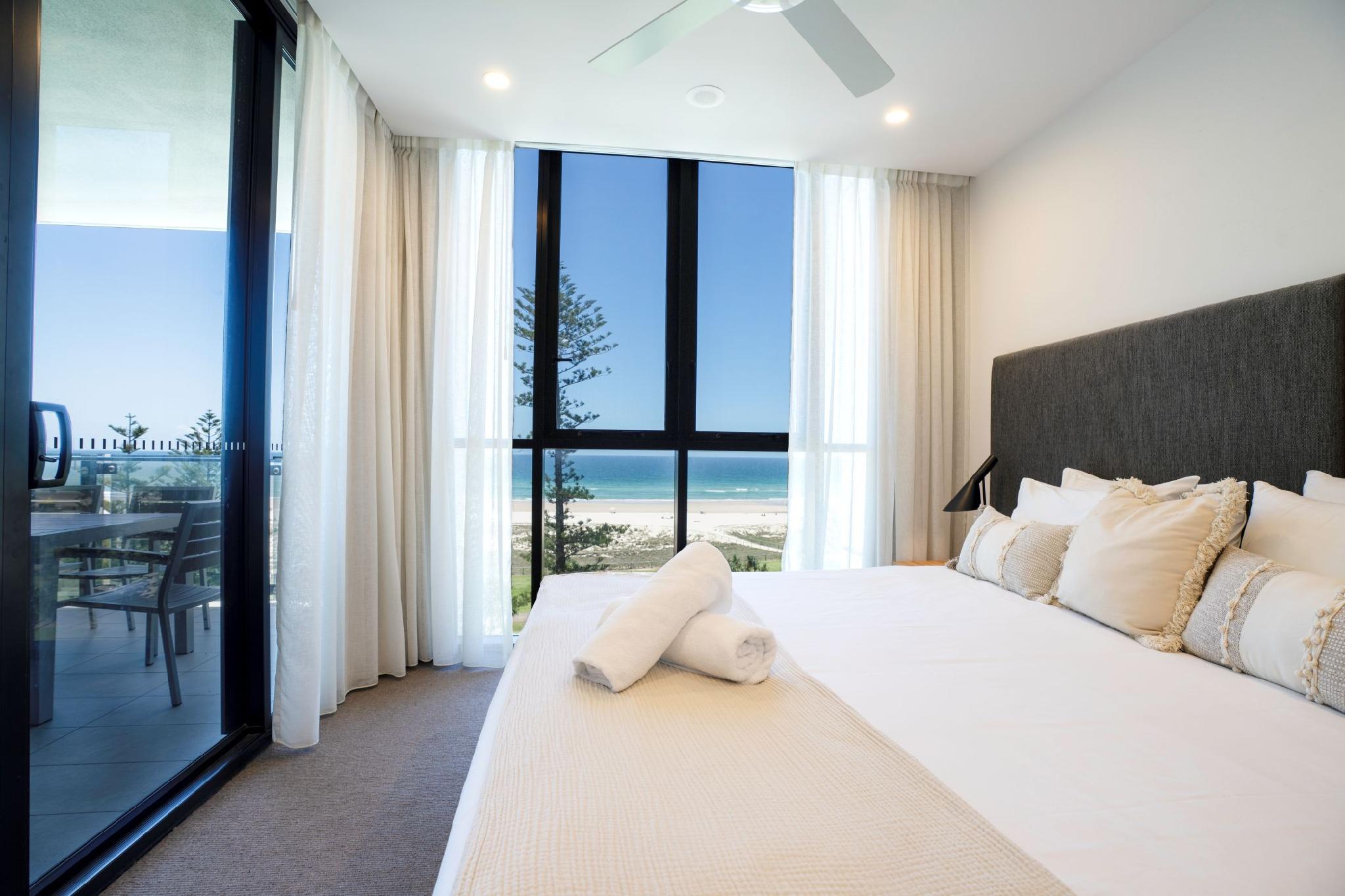 3 Bedrooms, Apartment, King Bed, Ocean Front, Low Floor