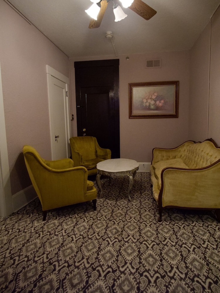 The DeLand Hotel 29/47