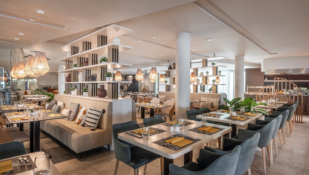 restaurant cafeteria