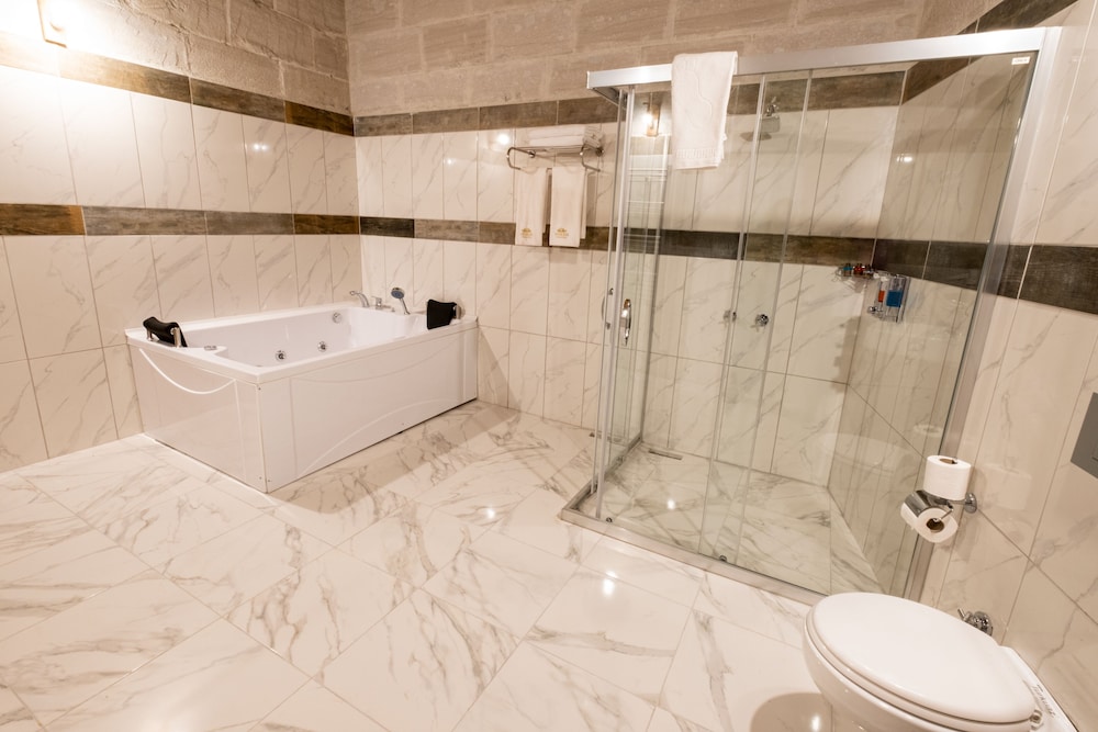 Mesken Cave Suites 46/50