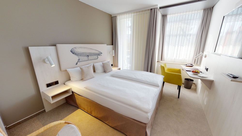 KONGRESSHOTEL POTSDAM AM TEMPLINER SEE 11/66