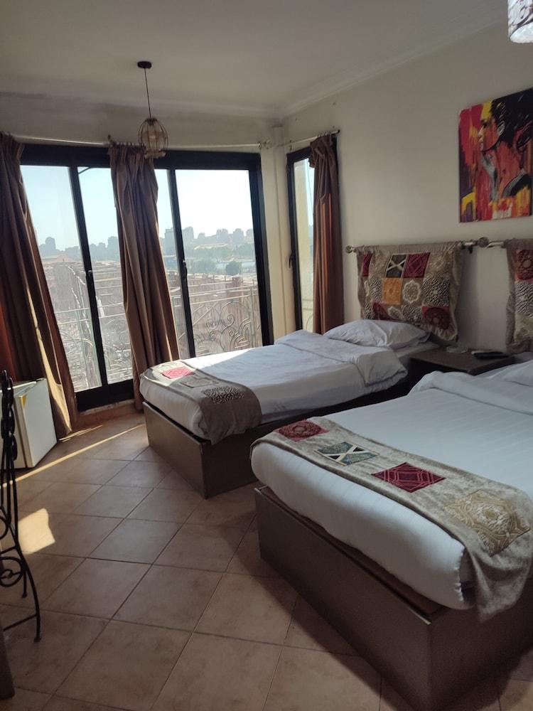Arabesque Hotel 18/40