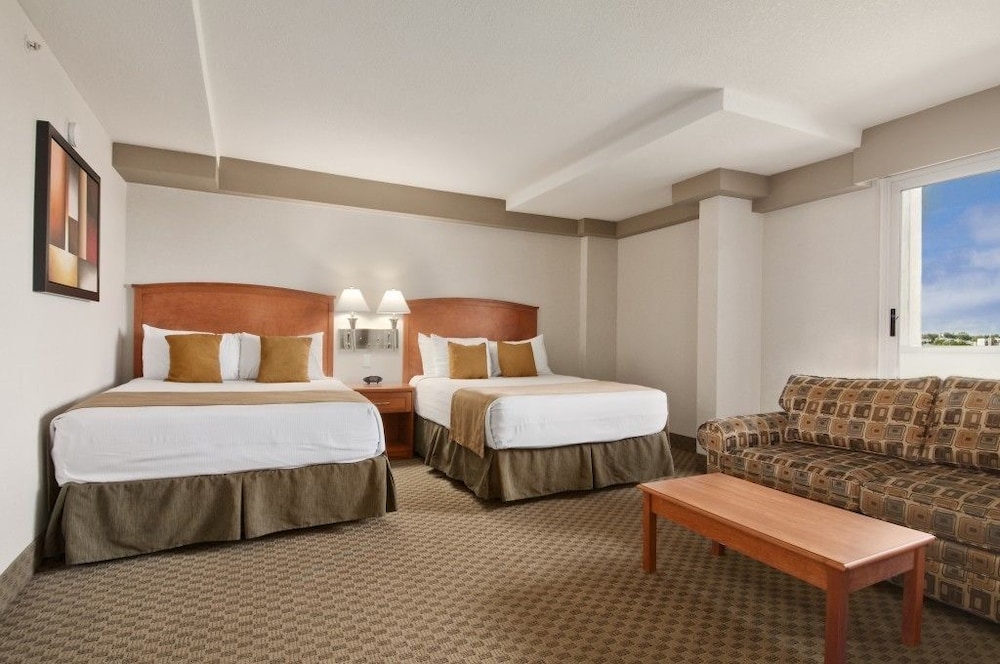 Ramada By Wyndham Edmonton South 10/33
