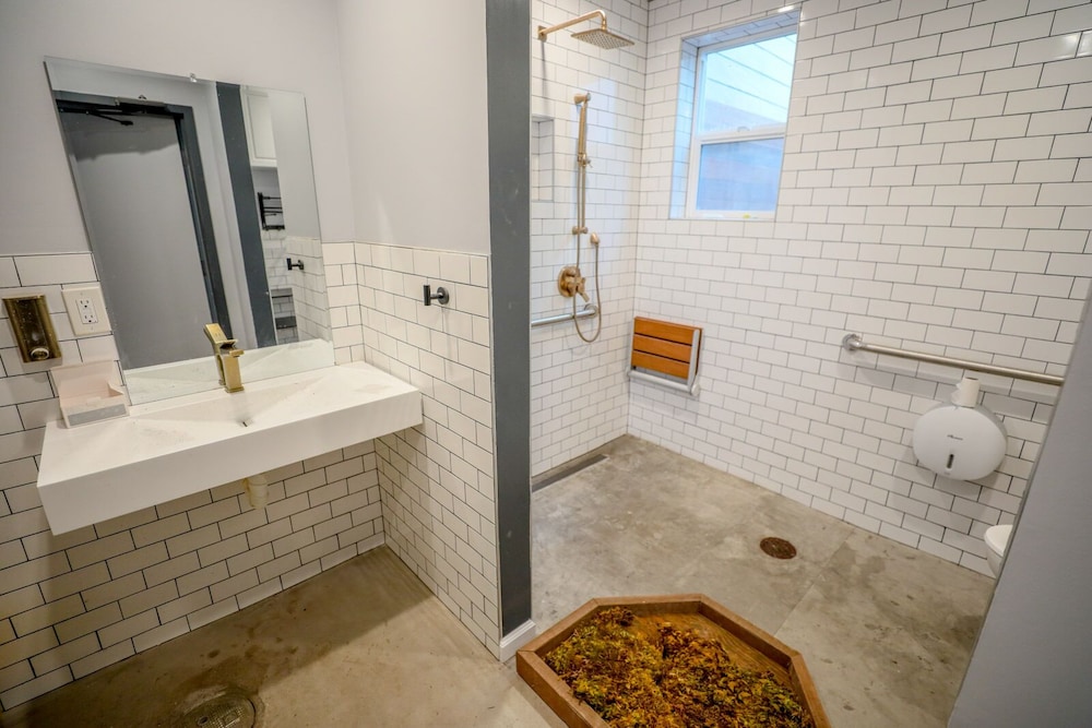 MIXED DORM, DELUXE