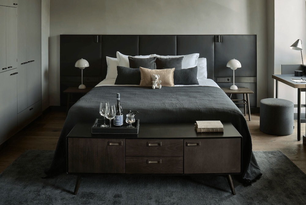 Classic, King Bed