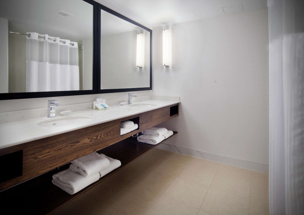 Hilton Garden Inn Montreal Airport 9/47