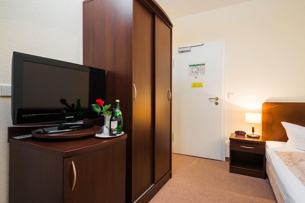Upper Room Hotel 50/73