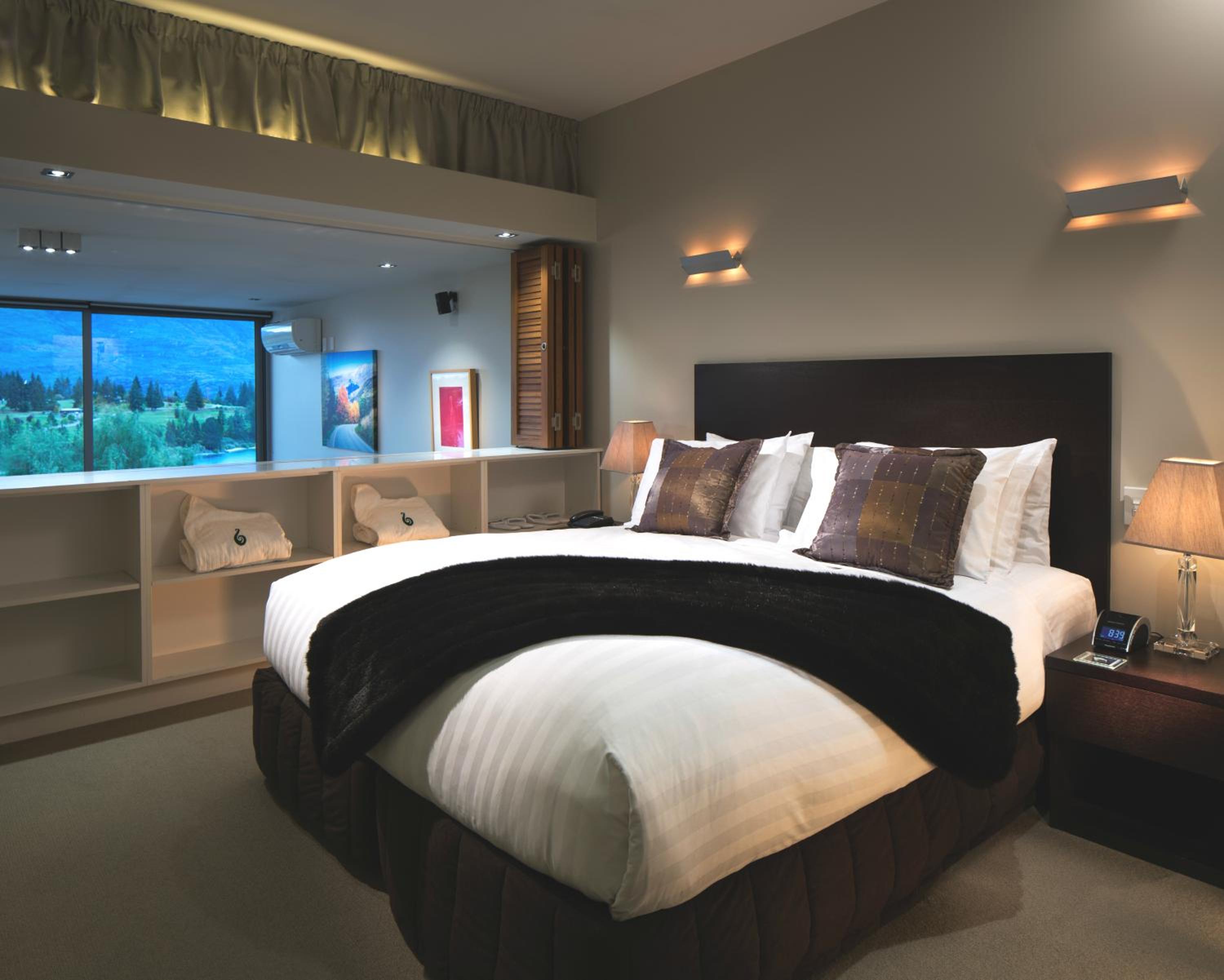 1 Bedroom, Apartment, King Bed, Lake View, Balcony