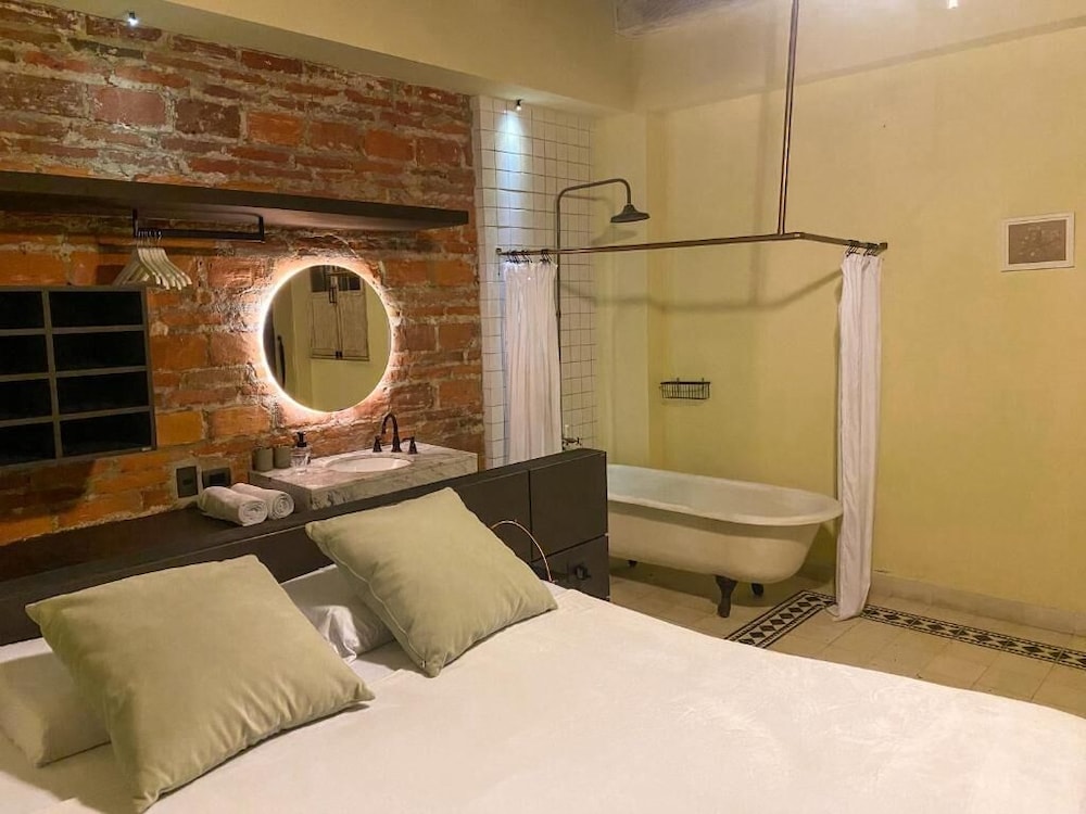 Casa Charlotte Alma Hotels 43/50