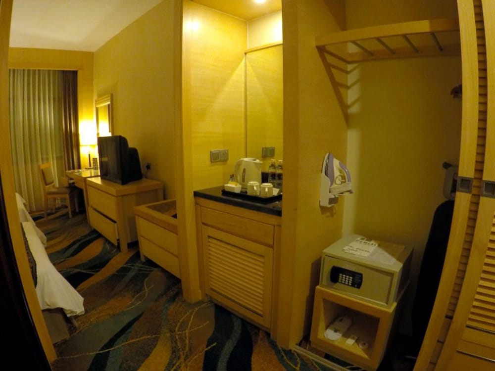 Imperial Palace Hotel 50/52