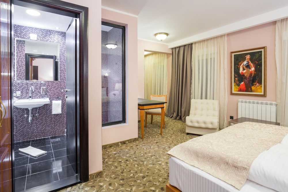 Sterling Hotel 27/49
