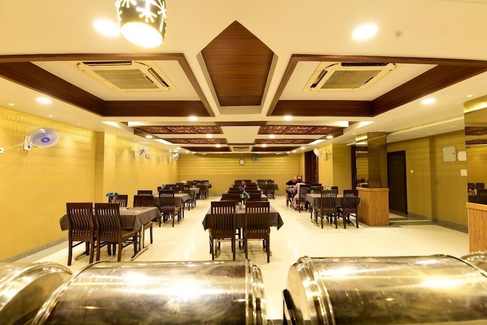 Hotel Jataka Inn 30/38