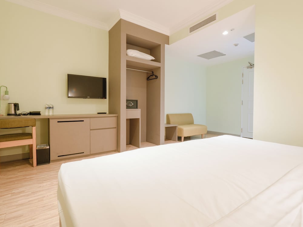 Deluxe, Double Bed, No Window