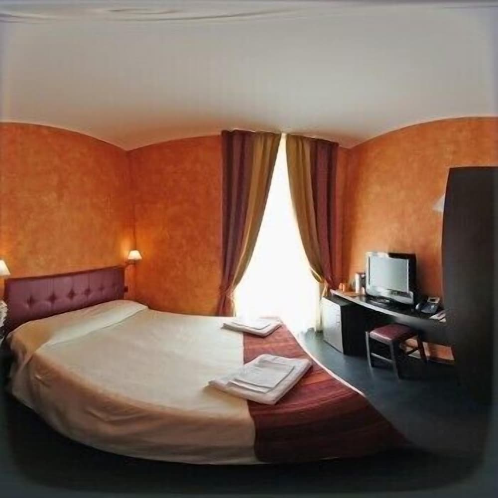 DELUXE, DOUBLE BED