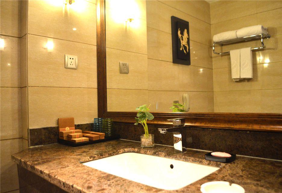 Chun Xue Four Seasons Hotel 55/57