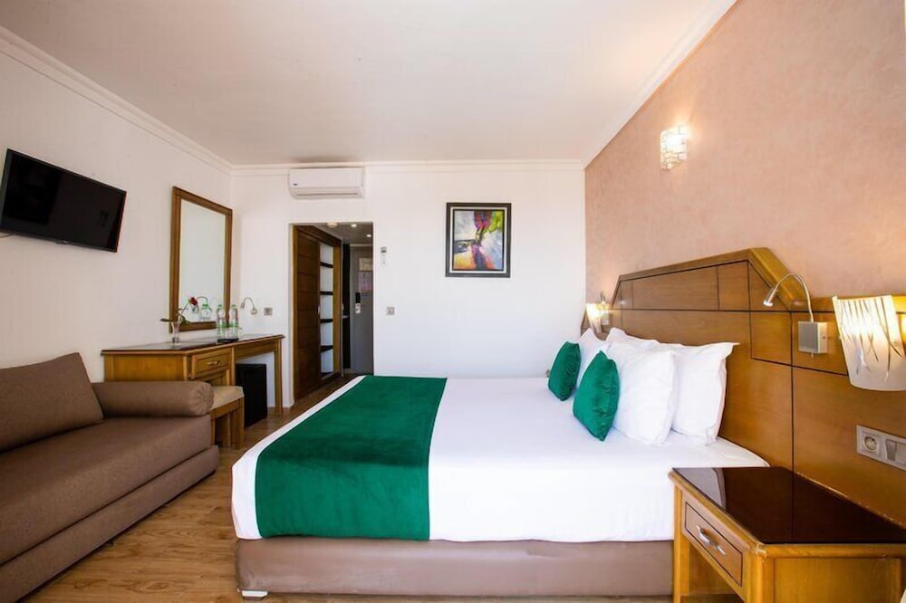 غرفة قياسية بسريرين منفصلين بإطلالة على الشاطئ مع أريكة، Argana Hotel 2/10