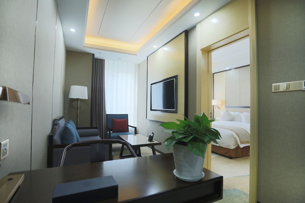 Hundred Hotel 6/60