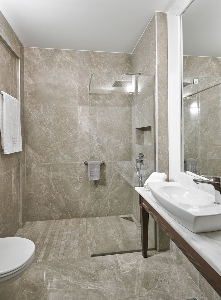 Mediterranean Village Hotel & Spa 85/88