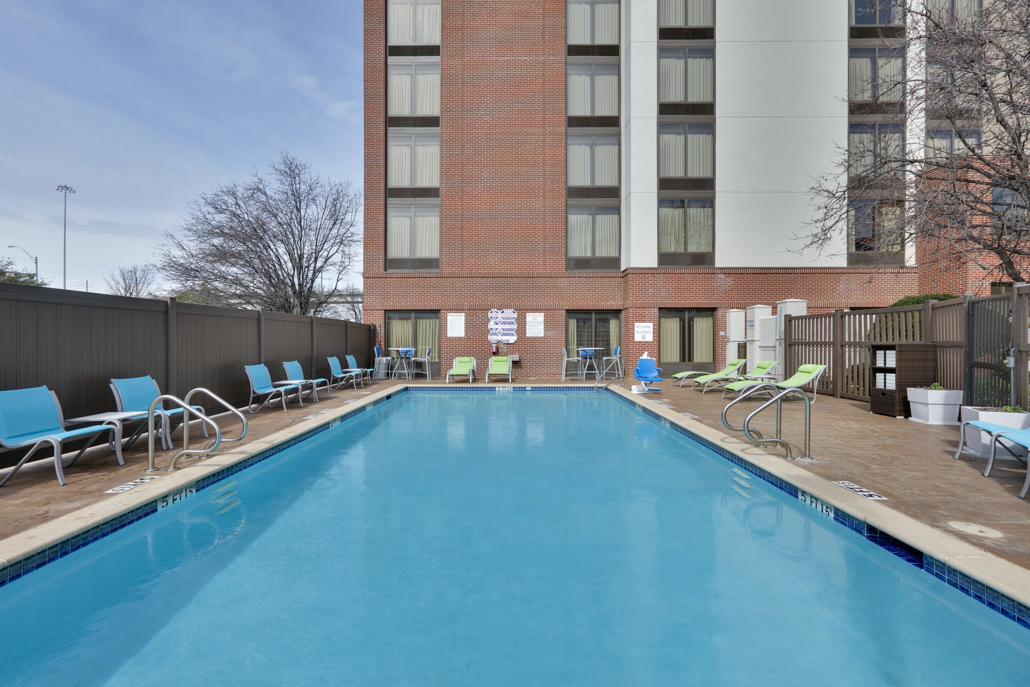 Holiday Inn Express Hotel And Suites Irving Conv Ctr Las Colinas 53/54