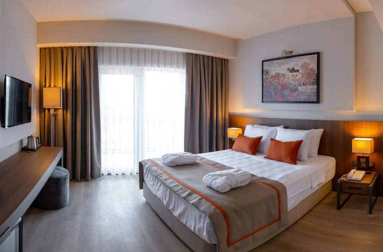 Deluxe, Double Bed, Mountain View