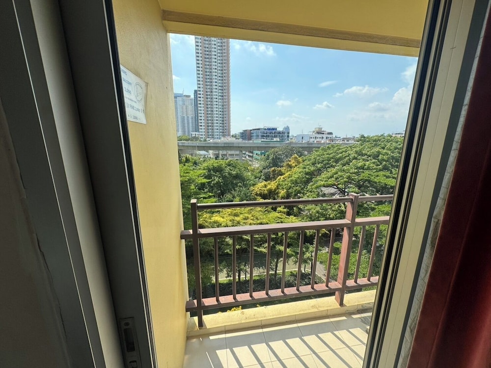 Palette Bella B All Suites Bangkok Hotel 52/57
