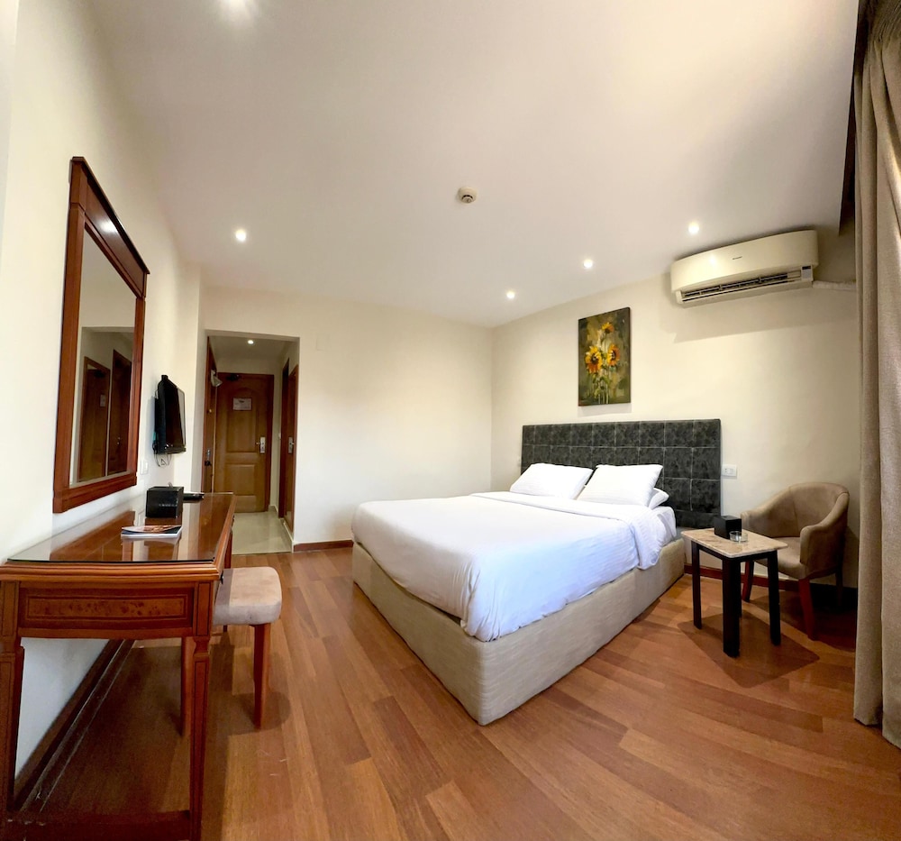 ROOM, SINGLE