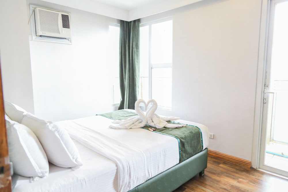 Pacific Bay Grand Suites 10/50