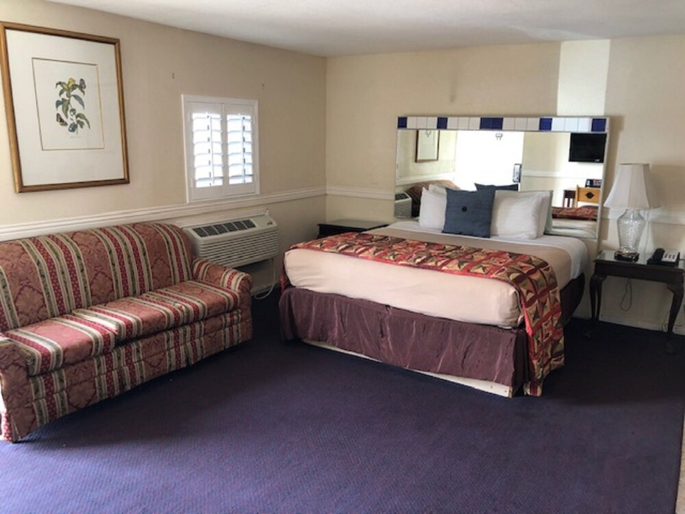 American Executive Inn 24/58