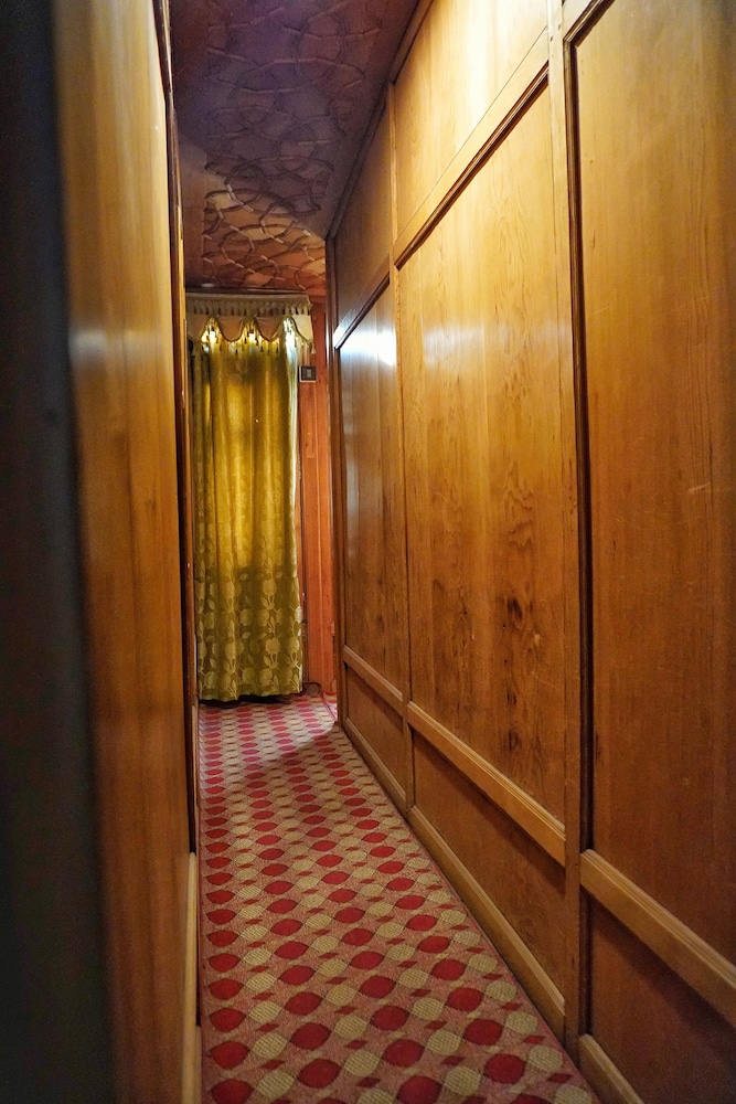Swan Group Of Houseboats 22/50