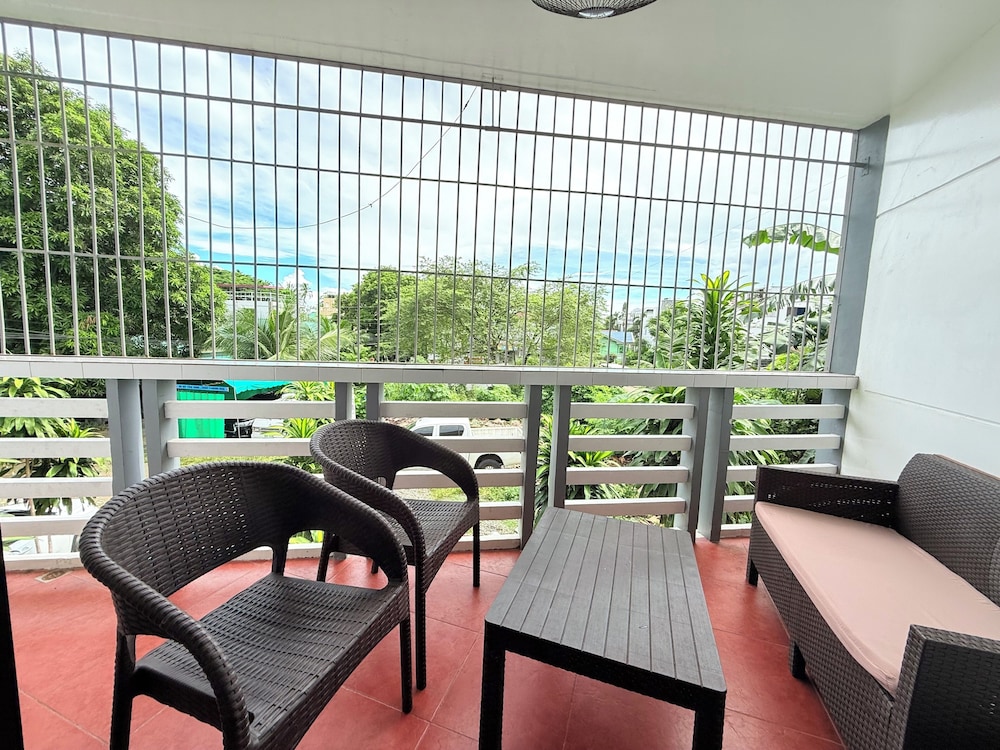 Badladz Staycation Condos Puerto Galera 33/50