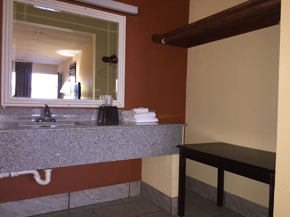 Executive Inn 11/45