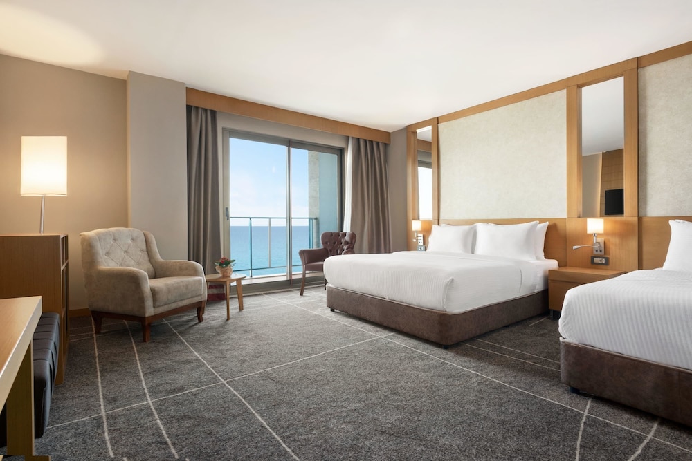 غرفة بسرير مزدوج بإطلالة على البحر لذوي الإعاقة، Ramada Resort Unye 2/3