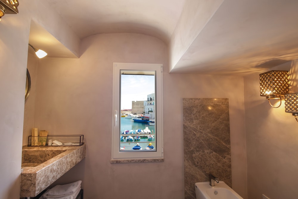 Al Console Luxury Suite 37/55