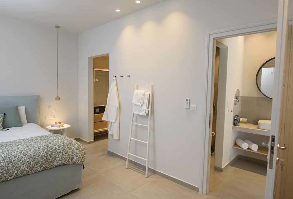 Vigla Hotel 25/75