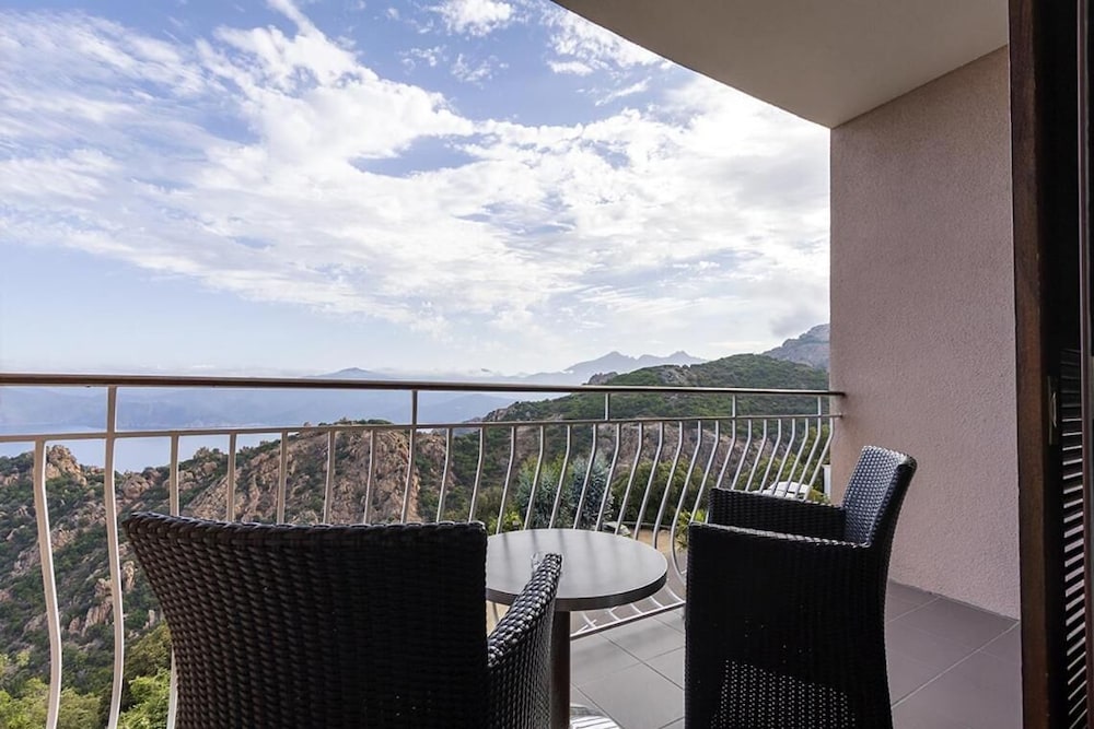 Hotel Capo Rosso 35/37