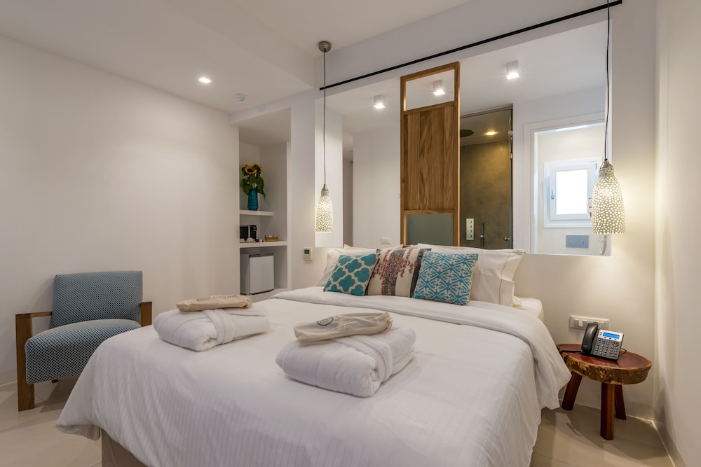Bluetopia Suites 10/42