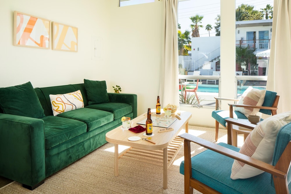 The Wesley Palm Springs 38/75