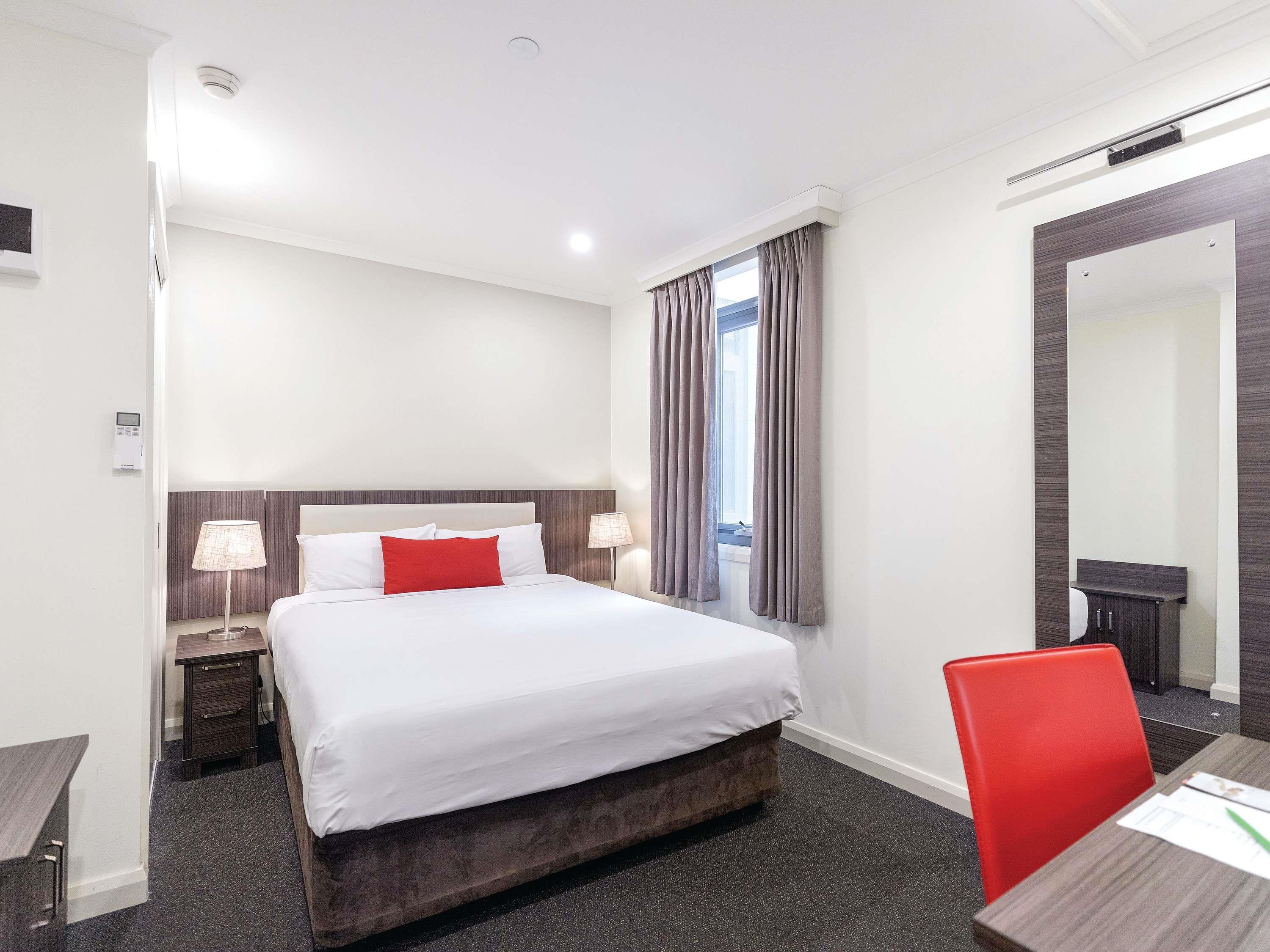 SUPERIOR, QUEEN BED