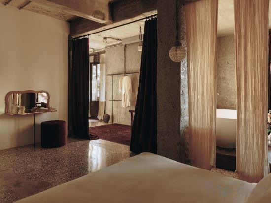 بنتهاوس بشرفة، Mona Athens 3/3