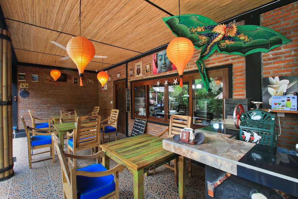 Amed Harmony Cafe And Bungalows 43/68