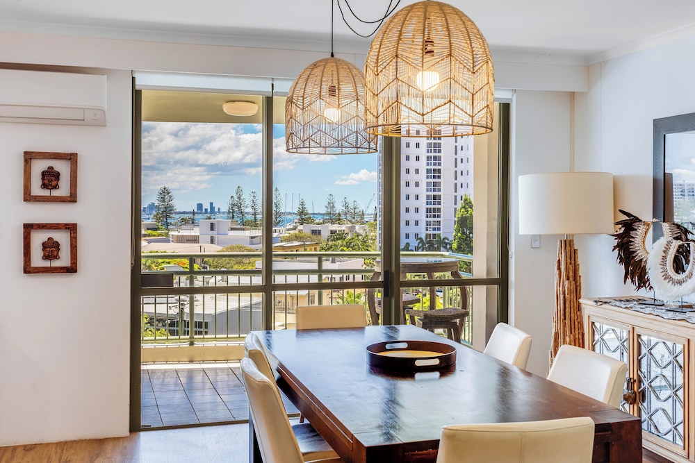 The Meriton On Main Beach 35/50