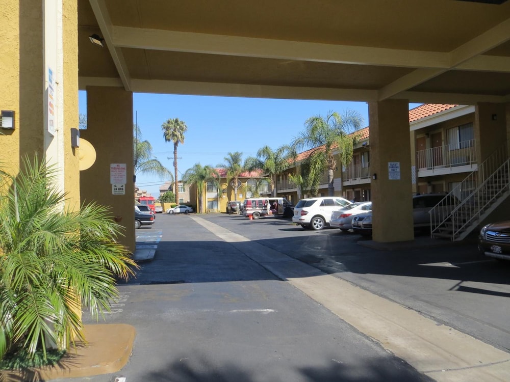 Riverside Inn & Suites 45/56