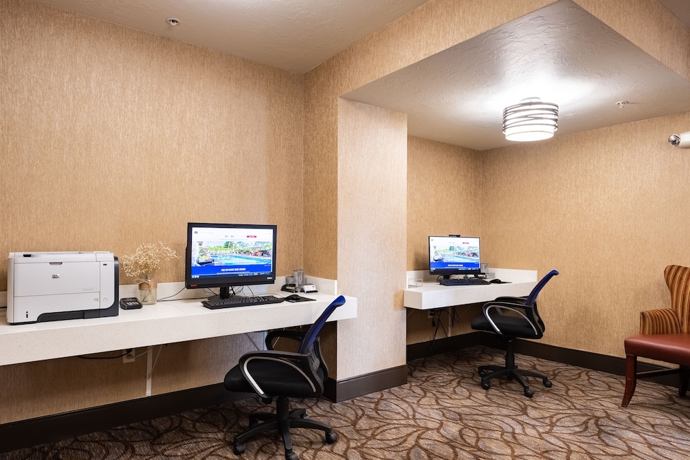 Hampton Inn Suites Salt Lake City Airport 64/82