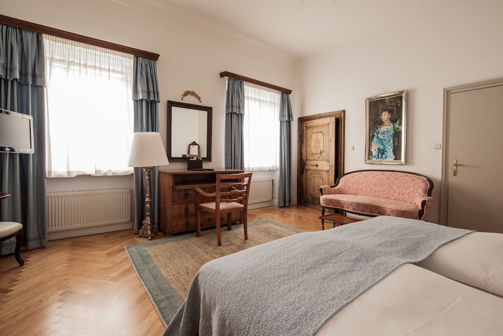 Schlossberghotel - Das Kunsthotel 25/64