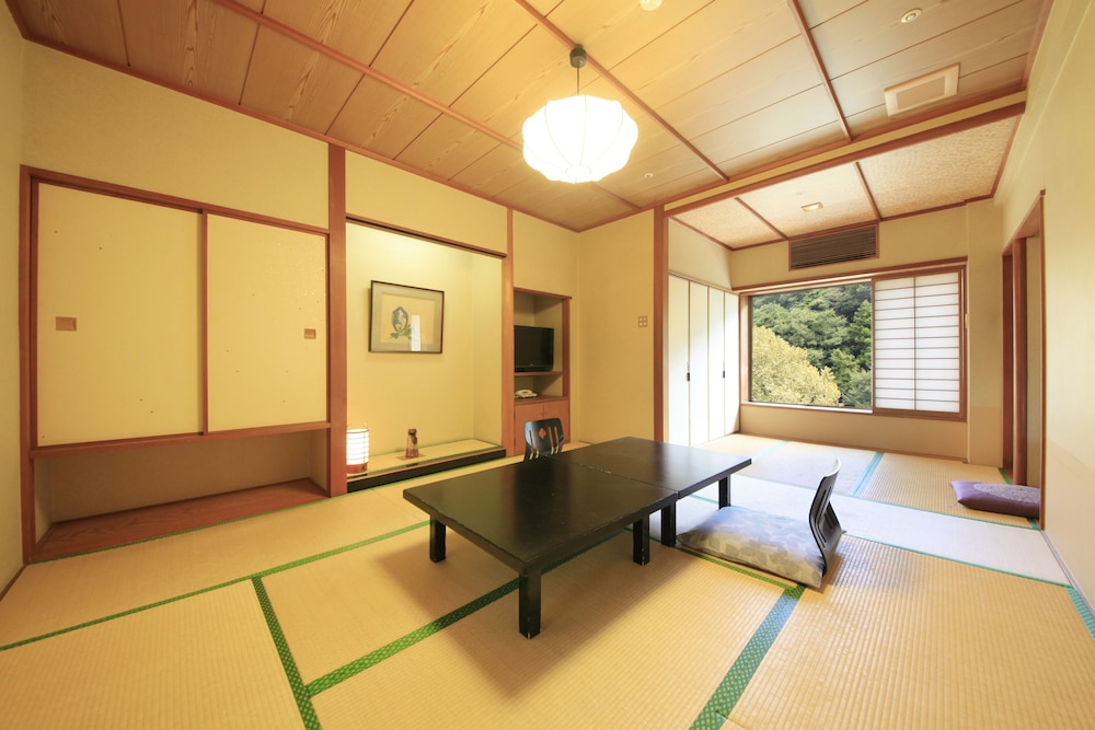 Hakone Suimeisou 11/41