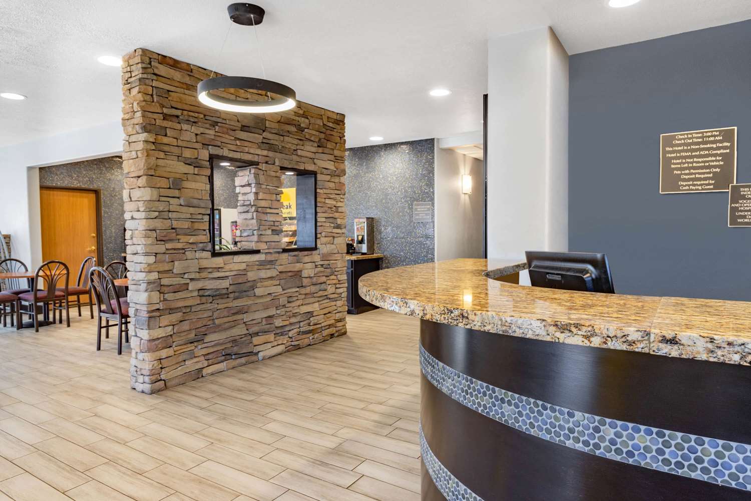 Days Inn by Wyndham Bernalillo 6/43