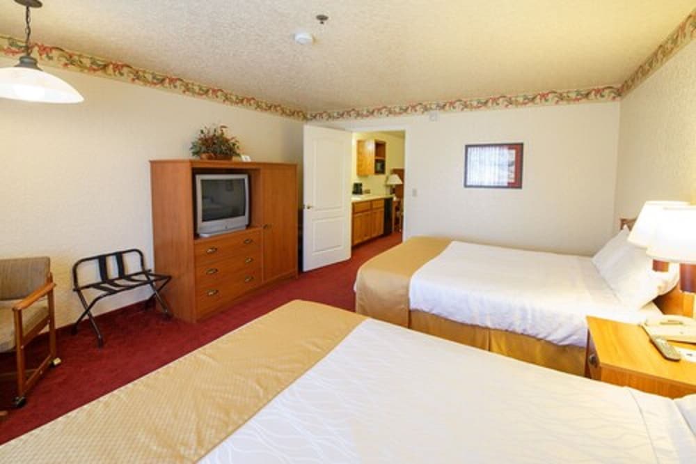 Murphys Suites 23/66
