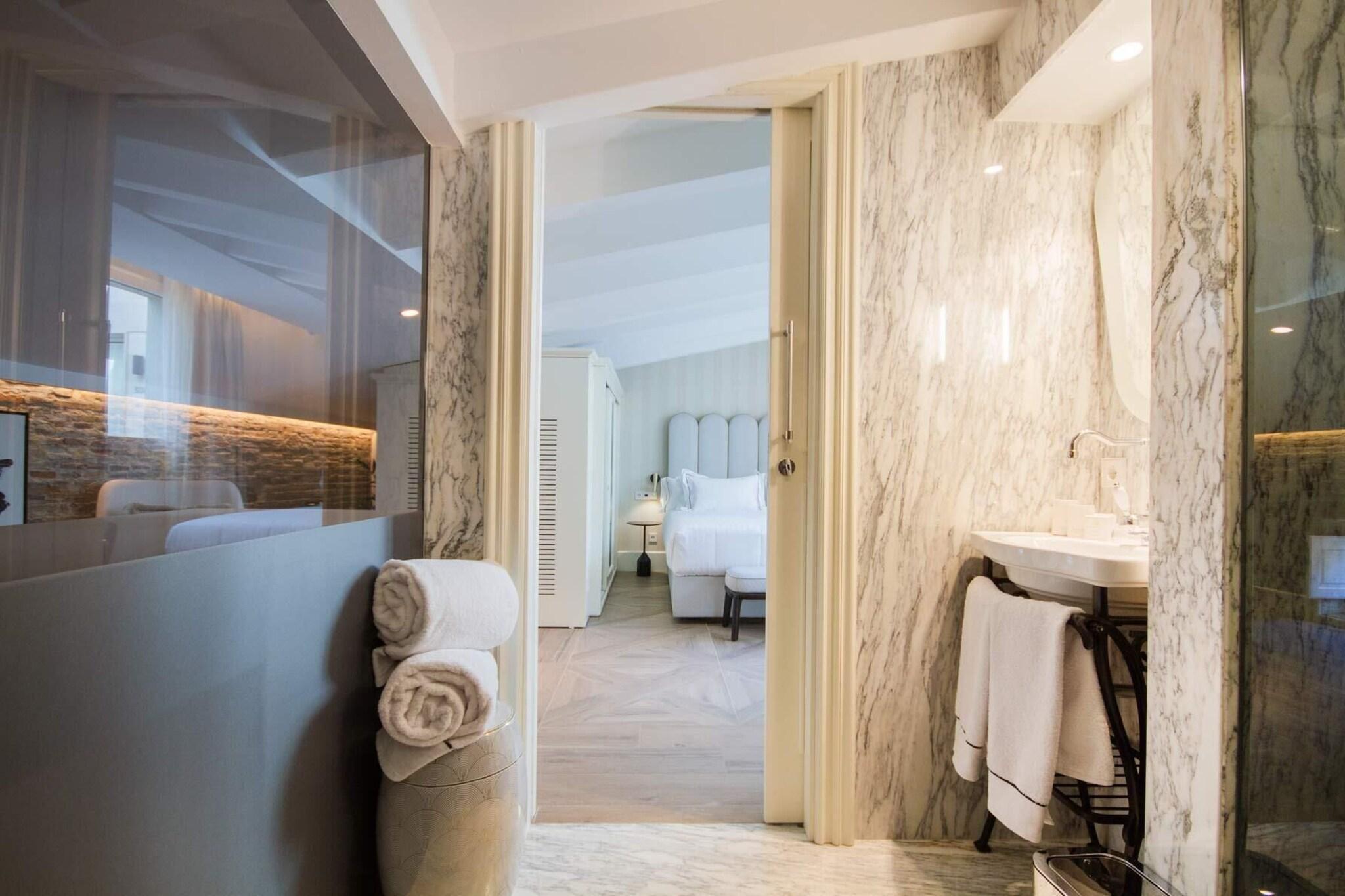 غرفة أساسية بسرير كوين، MYR Palacio Vallier 8/10