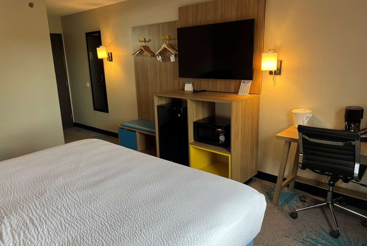 Days Inn & Suites By Wyndham Des Moines Airport 15/40