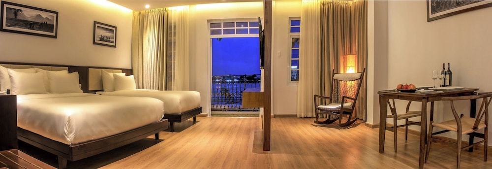 STUDIO, RIVER VIEW, PATIO